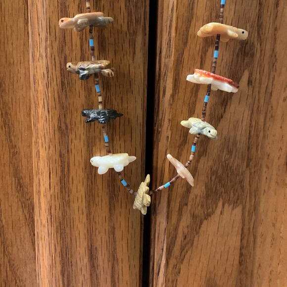 Hand crafted Native American Multicolor Stone Turtle Necklace - Picture 2 of 4